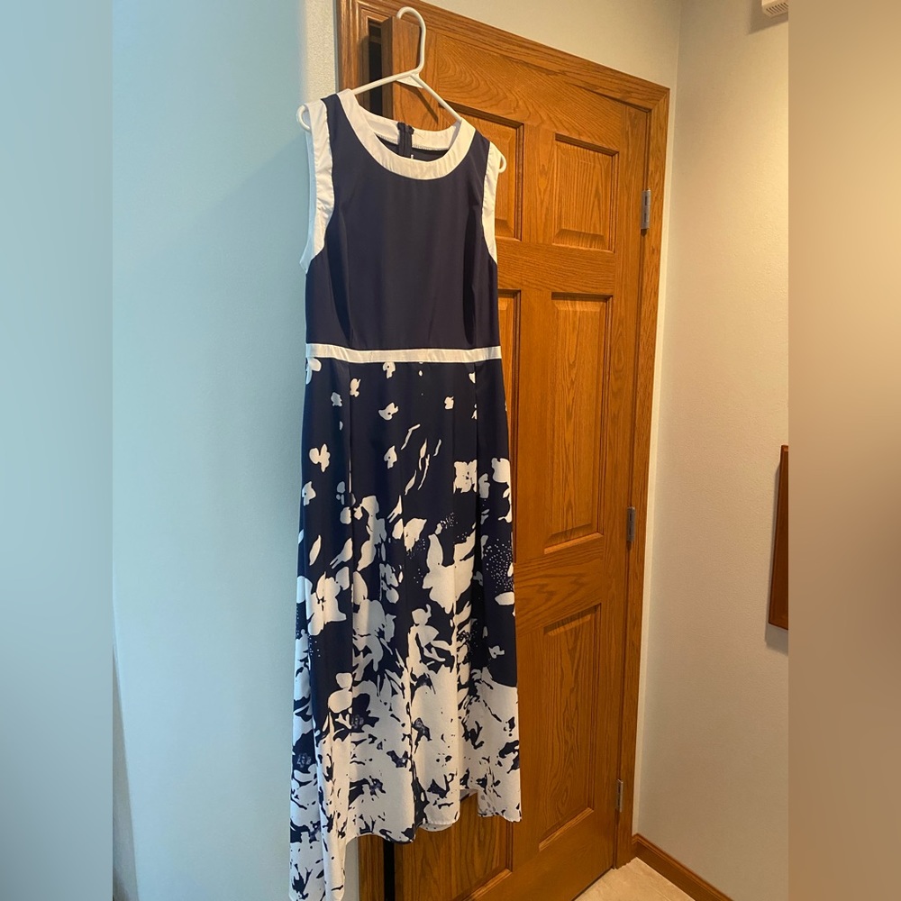 🎉LAST CHANCE🎉 Stunning Blue and White Formal Maxi Dress